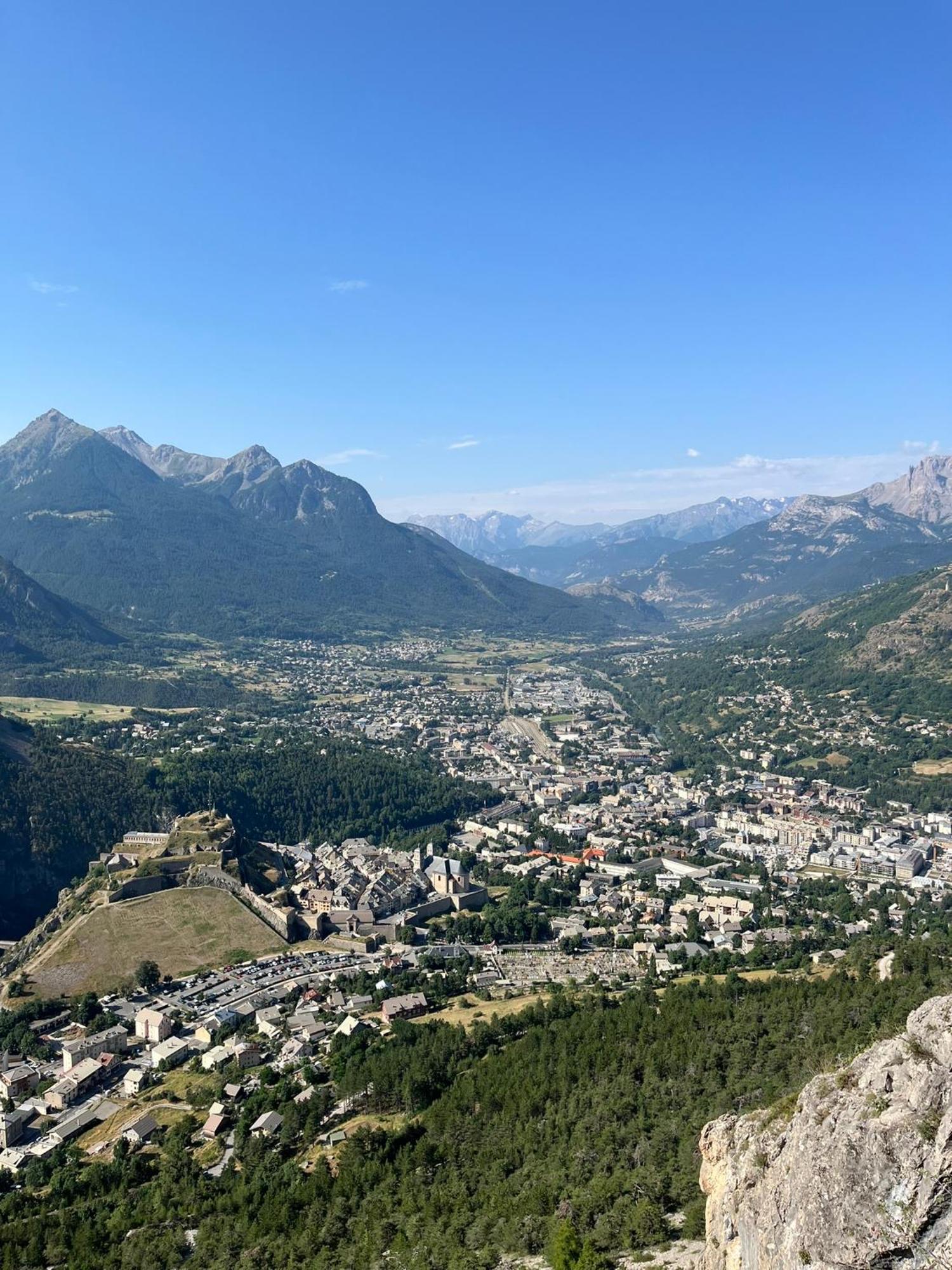 Spacieux Et Confortable - Centre Ville De Briancon - Serre-Chevalier - Garage Et Wifi 외부 사진
